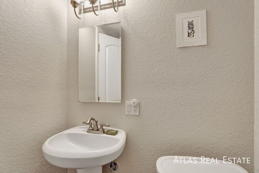 Building Photo - 1151 N Marion St