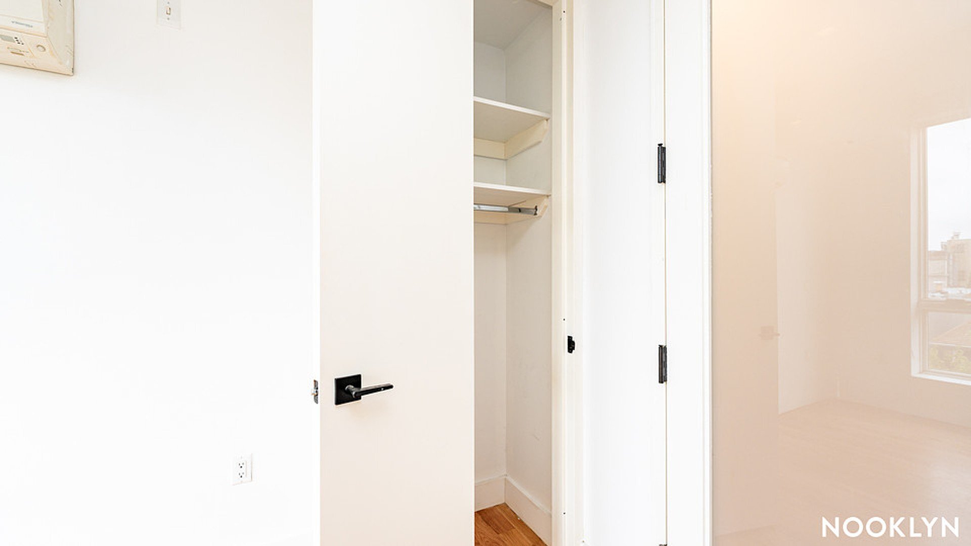 Building Photo - 19 E 31st St