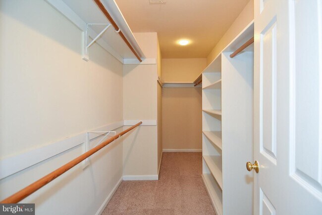 Building Photo - 930 N Danville St