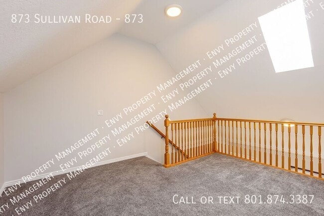 Building Photo - 873 Sullivan Dr