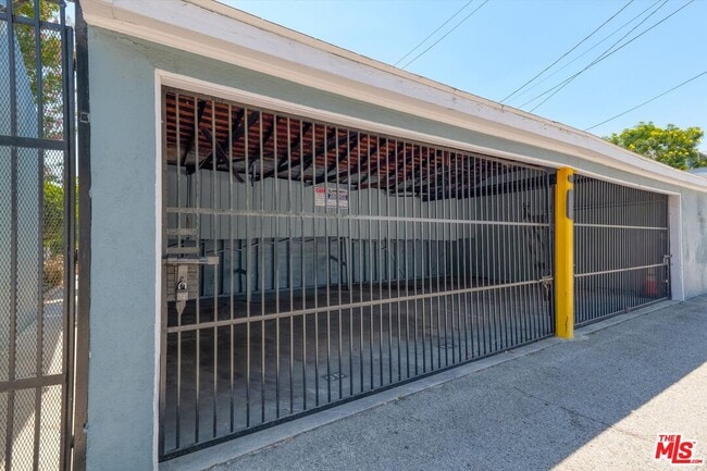 Building Photo - 11683 Chandler Blvd