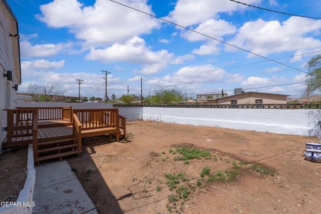Building Photo - 3221 N Stanton St