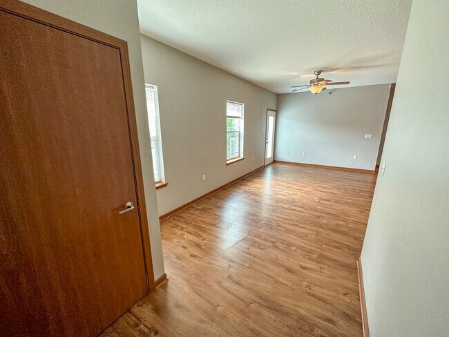 Interior Photo - 135 Campus Ave