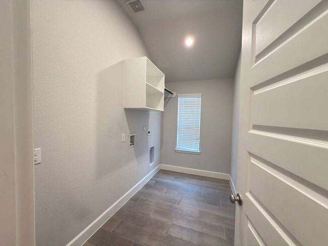 Building Photo - 7510 Spiceberry Ldg Ct