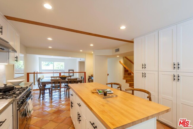 Building Photo - 17098 Palisades Cir