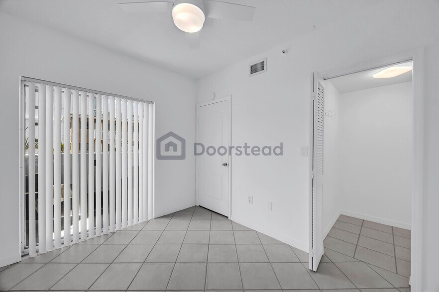 Building Photo - 3051 SW 27th Ave