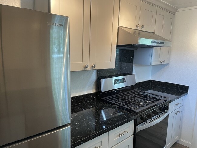 Building Photo - Charming and cozy 2 bedroom home in prime location of Walnut Creek!