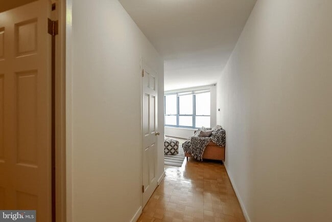 Building Photo - 224 W Rittenhouse Square