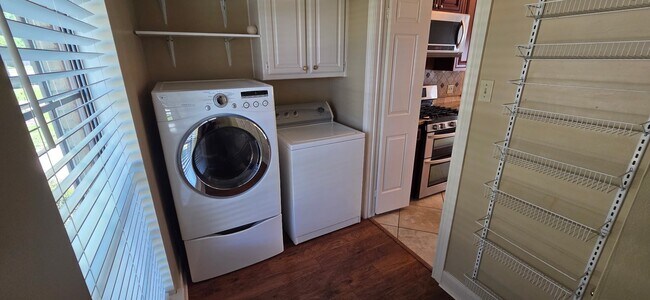 Building Photo - 1323 Falling Leaf Ln