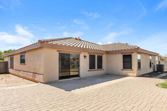 Building Photo - 11462 E Quarry Ave