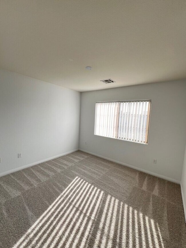 Building Photo - Gated Community - Southwest