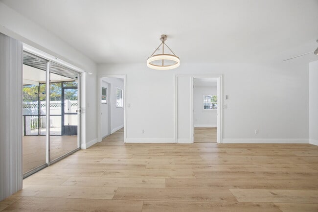 Building Photo - 401 Blueberry Ln