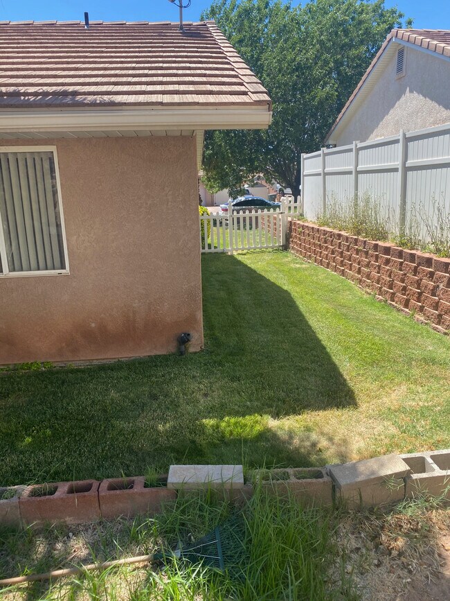 Building Photo - 1048 N 2100 W