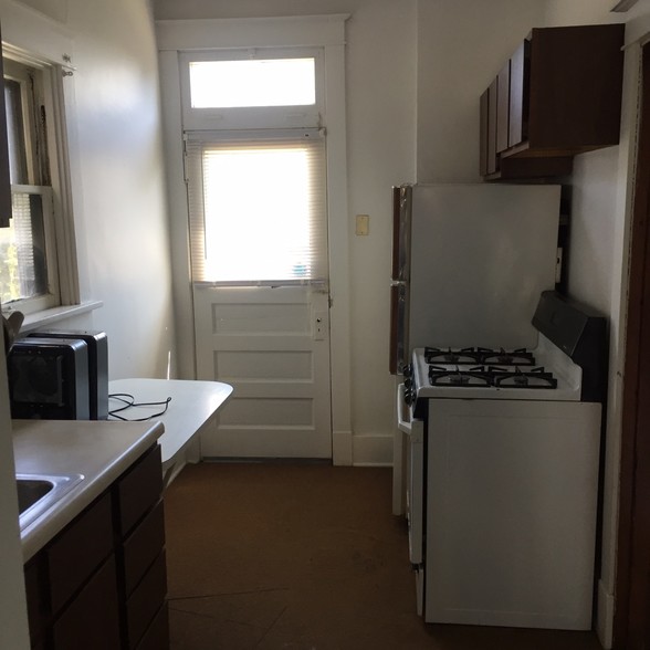 Primary Photo - 124 Koehler St