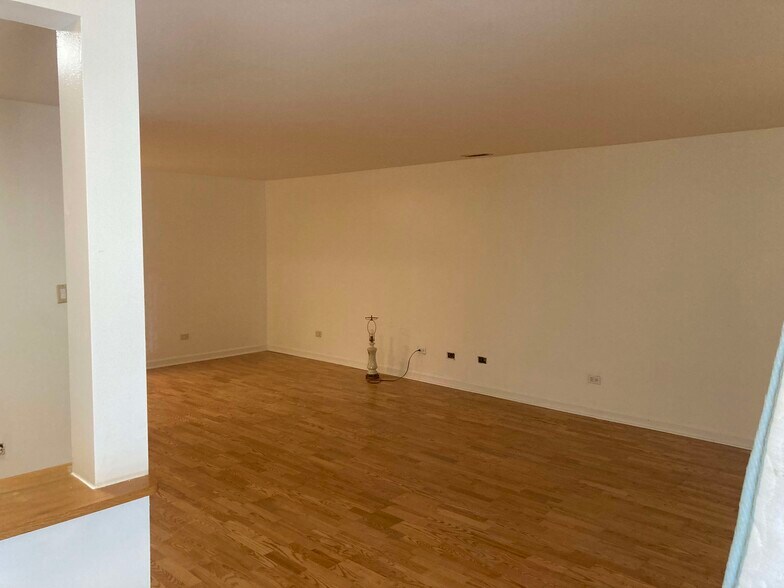 Building Photo - 746 S Oakley Blvd
