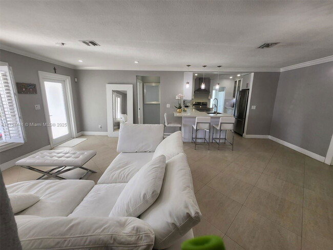 Building Photo - 4301 SW 85th Ave