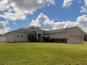Building Photo - Nice 3/2 in Poinciana