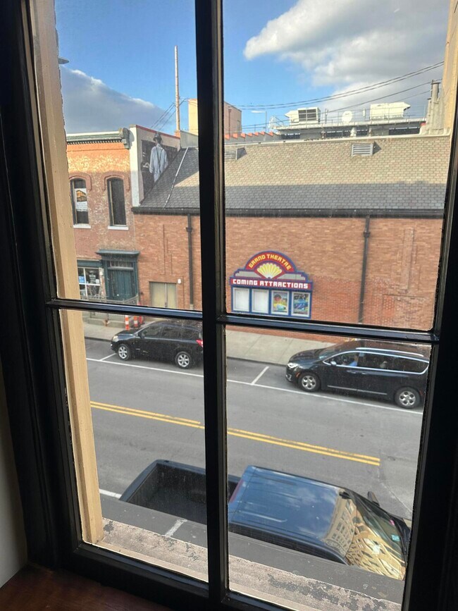 Building Photo - 307 W Main St