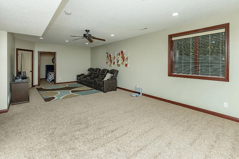 Building Photo - 8700 Wooded Point Dr