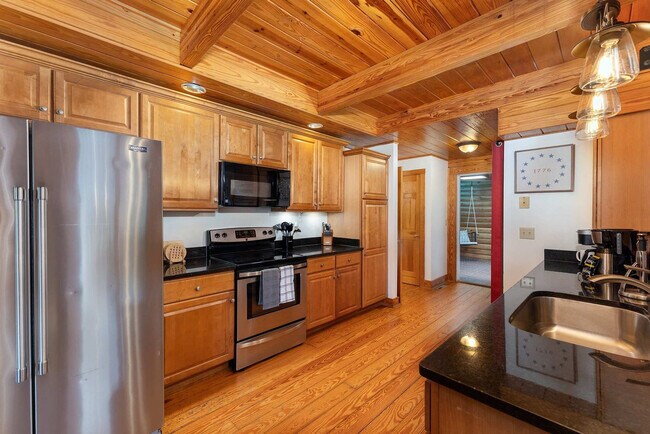 Building Photo - 2224 Brevard Rd