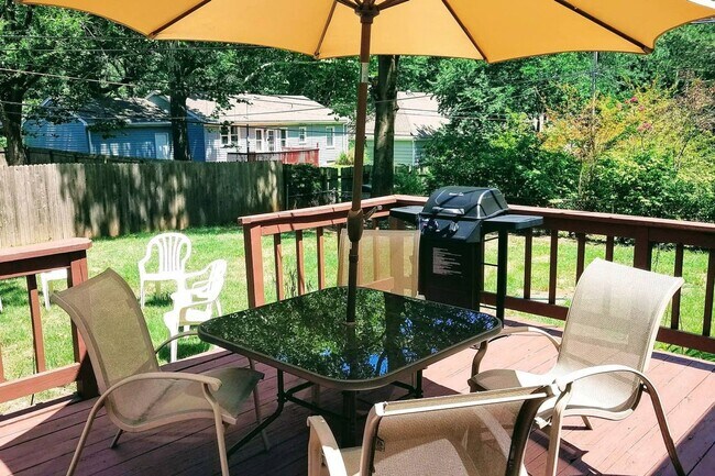 Building Photo - Beautiful 3 Bed Ranch Home with Finished B...
