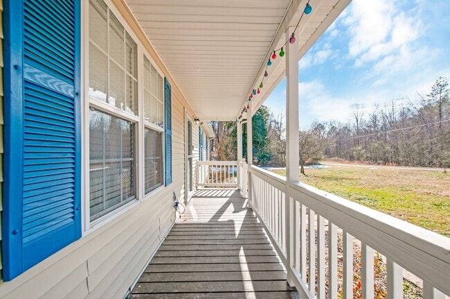 Building Photo - 1422 Wesley Rd