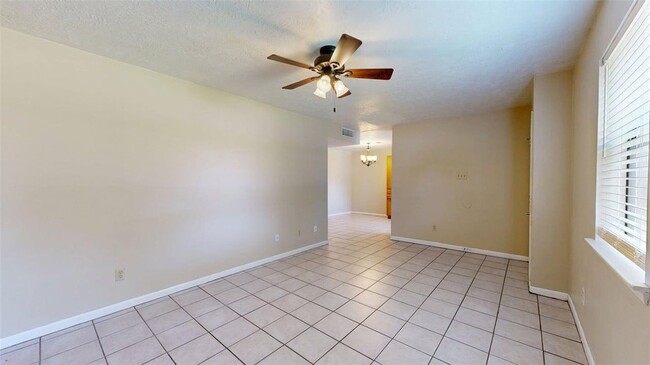 Building Photo - 1002 Hardwood Ln