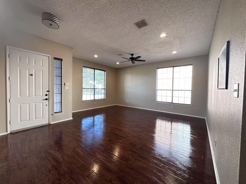 Building Photo - 3628 Mason Dr