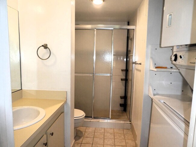Building Photo - 7149 Golf Colony Ct