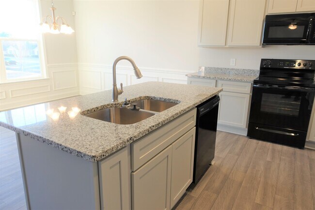 Building Photo - 2704 Millhone Dr