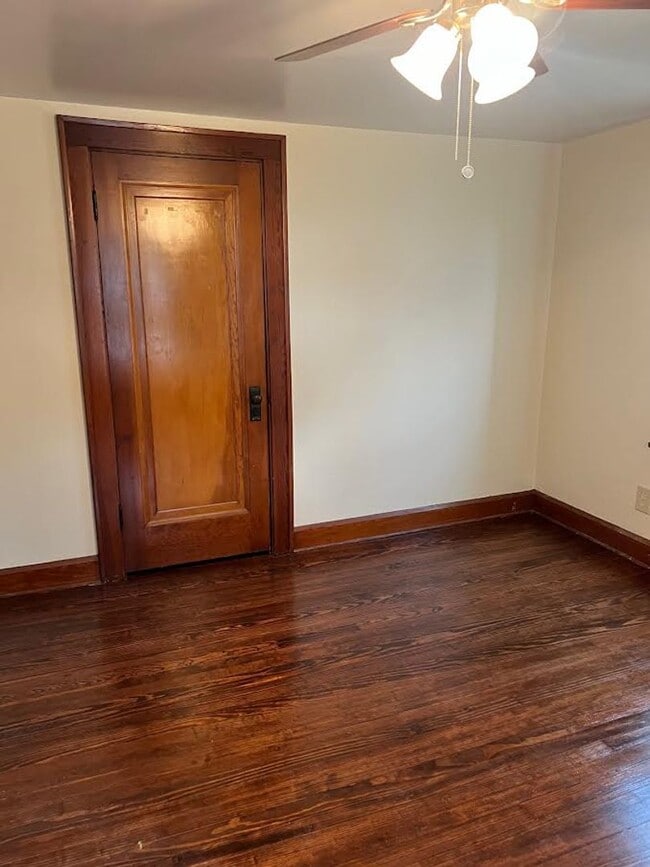 Building Photo - 453 E Kline St