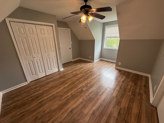 Building Photo - 2011 Windroe Dr