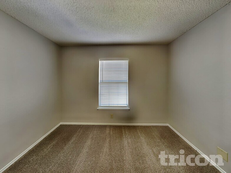 Building Photo - 1074 Stone Branch