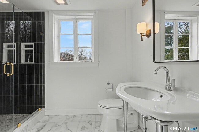 Building Photo - 42 Picketts Ridge Rd