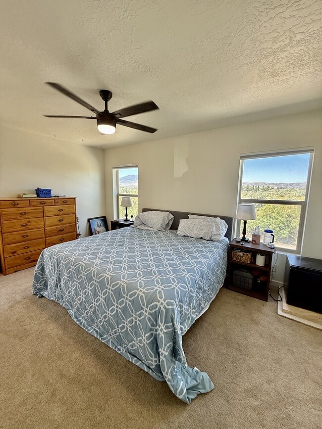 Building Photo - 722 S Willow Park Dr