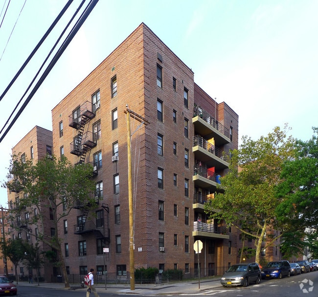 Primary Photo - 2211 New Haven Ave