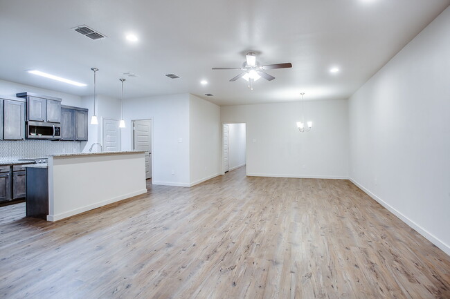 Building Photo - Beautiful New Townhome Located South of To...