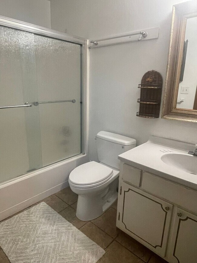 Building Photo - 3bed 2.5bath Lodge Style Duplex