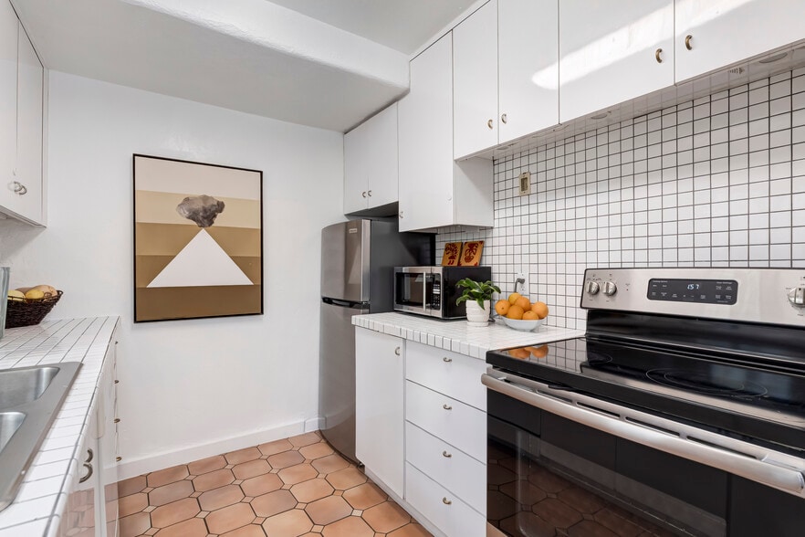 Building Photo - 2427 N Gower St