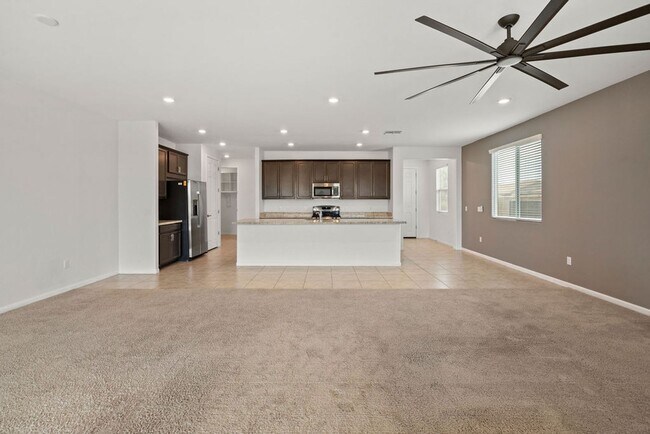 Building Photo - Beautiful 3 Bedroom Home in La Estancia & ...