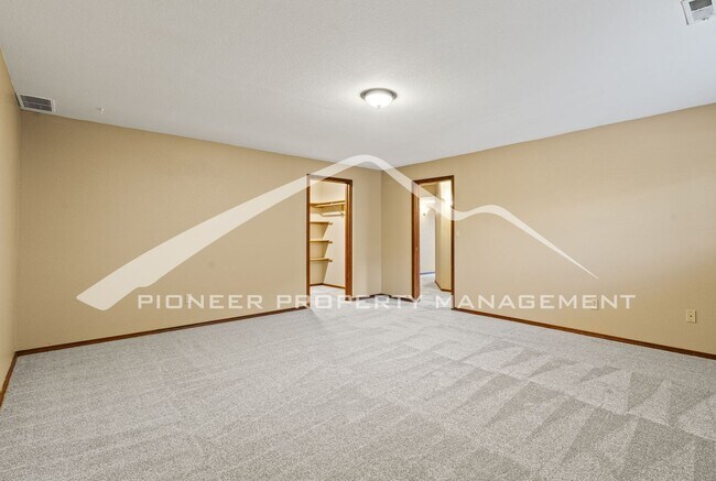 Building Photo - 5 bed/3 bath Main-Level Living with Design...