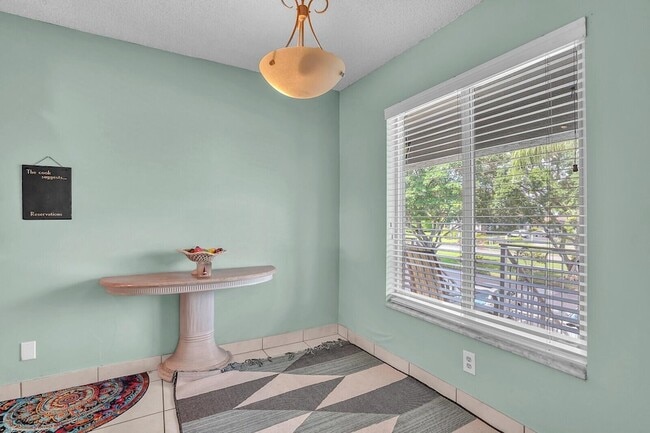Building Photo - 5910 Via Delray Blvd