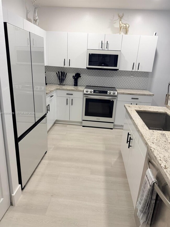 Building Photo - 1022 NE 42nd Terrace