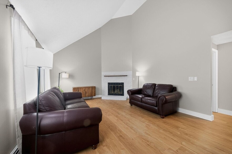 Building Photo - 15 Culver St