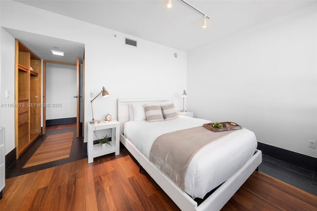 Building Photo - 101 20th St