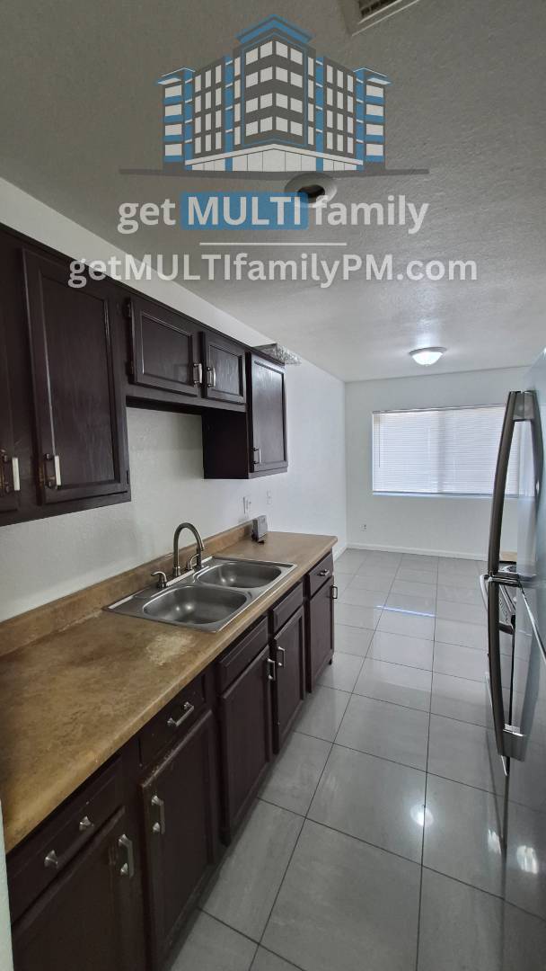 Building Photo - 3006 E Granada Rd