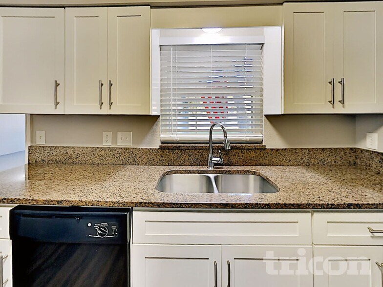 Building Photo - 725 Cheetah Trail