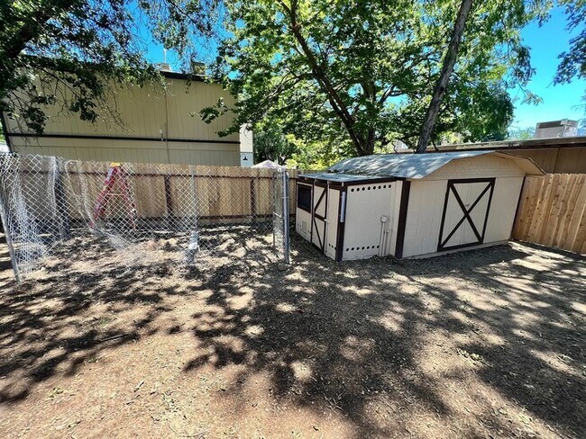 Building Photo - Gorgeous 2 bedroom rental