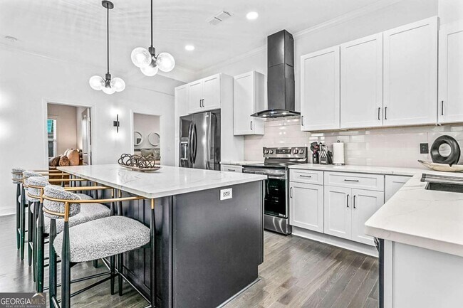 Building Photo - 620 Echo St NW