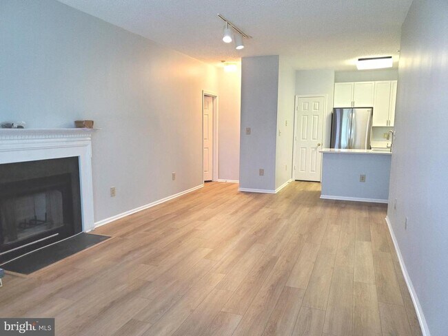 Building Photo - 6005 Rosebud Ln